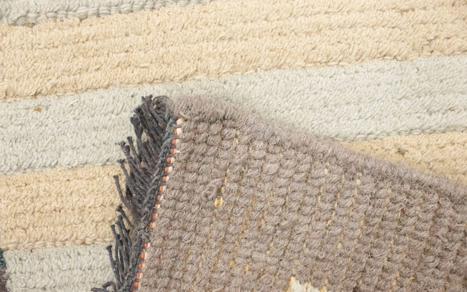 Nepal Teppich 140 x 70 cm - mehrfarbig