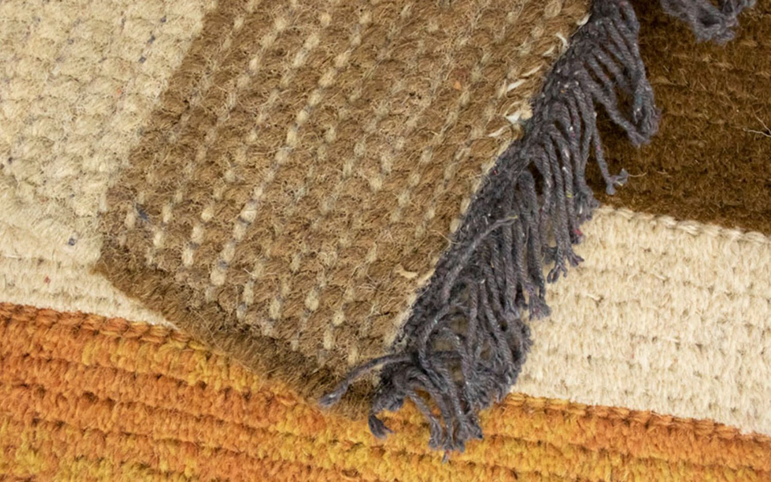 Nepal Teppich 140 x 70 cm - mehrfarbig