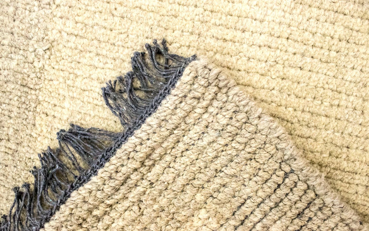 Nepal Teppich 140 x 70 cm - beige
