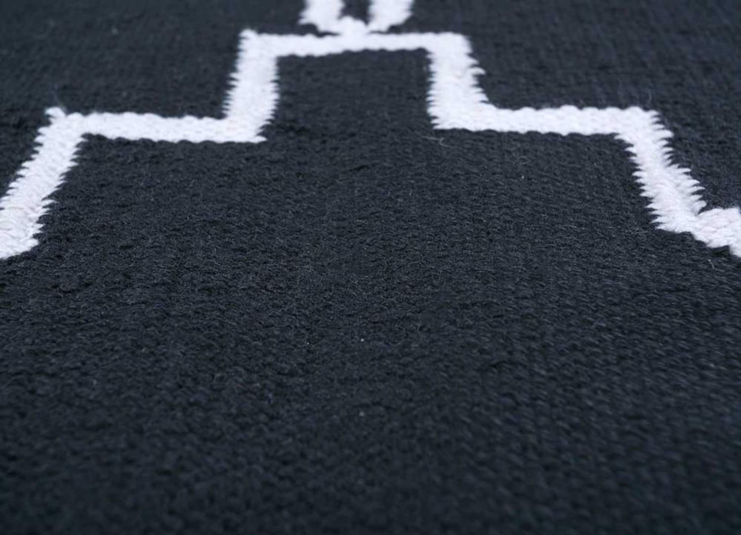Wollteppich - 375 x 270 cm - schwarz-weiß